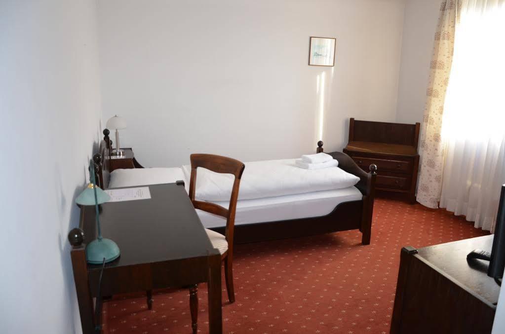 Hotel Zur Traube Moglingen Екстериор снимка