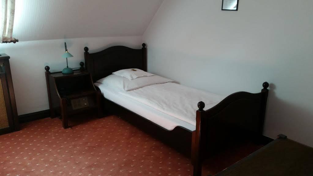 Hotel Zur Traube Moglingen Екстериор снимка