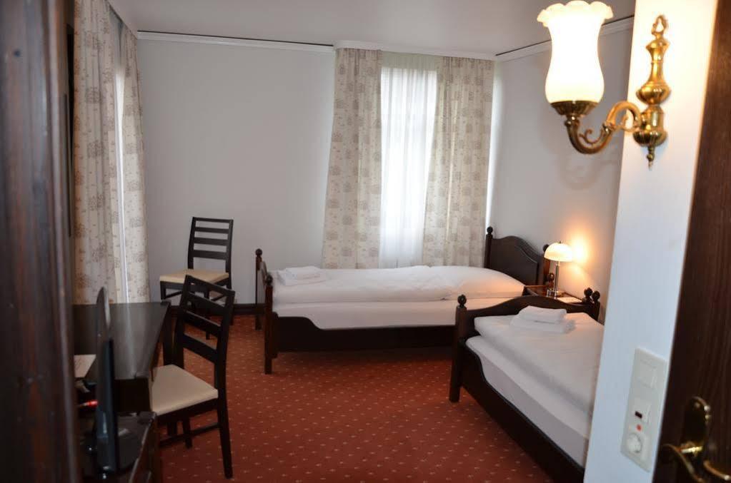 Hotel Zur Traube Moglingen Екстериор снимка