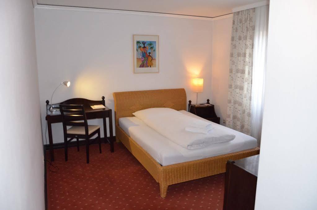 Hotel Zur Traube Moglingen Екстериор снимка