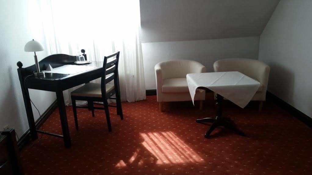 Hotel Zur Traube Moglingen Екстериор снимка